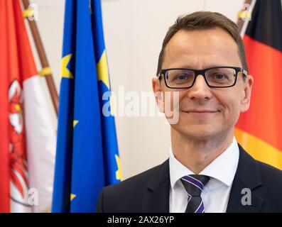 Potsdam, Deutschland. Februar 2020. Jörg Müller, neuer Leiter des Verfassungsschutzamtes in Brandenburg, nach einer Pressekonferenz im Innenministerium. Kredit: Soeren Stache / dpa-Zentralbild / ZB / dpa / Alamy Live News Stockfoto