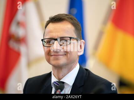 Potsdam, Deutschland. Februar 2020. Jörg Müller, neuer Leiter des Verfassungsschutzamtes in Brandenburg, nach einer Pressekonferenz im Innenministerium. Kredit: Soeren Stache / dpa-Zentralbild / ZB / dpa / Alamy Live News Stockfoto