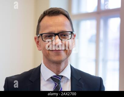 Potsdam, Deutschland. Februar 2020. Jörg Müller, der neue Chef des Verfassungsschutzamtes in Brandenburg, spricht vor einer Pressekonferenz im Innenministerium. Kredit: Soeren Stache / dpa-Zentralbild / ZB / dpa / Alamy Live News Stockfoto