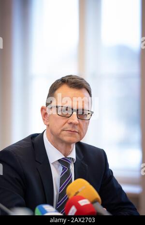 Potsdam, Deutschland. Februar 2020. Jörg Müller, neuer Leiter des Verfassungsschutzamtes in Brandenburg, während einer Pressekonferenz im Innenministerium. Kredit: Soeren Stache / dpa-Zentralbild / ZB / dpa / Alamy Live News Stockfoto