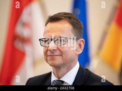 Potsdam, Deutschland. Februar 2020. Jörg Müller, neuer Leiter des Verfassungsschutzamtes in Brandenburg, nach einer Pressekonferenz im Innenministerium. Kredit: Soeren Stache / dpa-Zentralbild / ZB / dpa / Alamy Live News Stockfoto