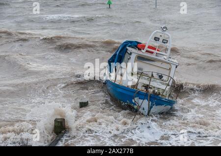 Southend, Essex, Großbritannien - 10. februar 2020: Sturm Ciara Bringt hohe Winde und raue Meere zu den Küstenlinien von Britains. Stockfoto