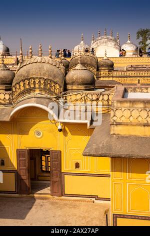 Indien, Rajasthan, Jaipur, Nahargarh Fort, Pavillons auf dem Dach Stockfoto