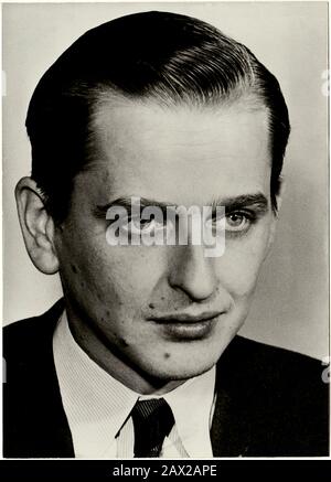 1966, SCHWEDEN: Der schwedische Politiker OLOF PALME (* zwischen dem Jahr 1986 und der Sozialdemokratischen Partei Schwedens, Premierminister bei seiner Ermordung. Sein Mord an einem aufrührenden Angreifer auf einer Straße in Stockholm am 28. Februar 1986 war der erste seiner Art in der modernen schwedischen Geschichte, der erste eines nationalen Führers seit Gustav III., und hatte große Auswirkungen in ganz Skandinavien. In einem Sonderprogramm des italienischen nationalen Fernsehens RAI TG1 vom Juli 1990 wurde die Hypothese aufgestellt, dass CIA und P2 beteiligt sind. - POLITICO - POLITICA - POLITITIC - foto storiche - Foto storica - Portrait - ritratto Stockfoto