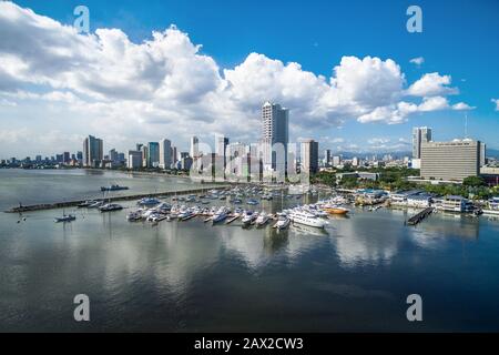 Luftansicht des Hafen von Manila in der Bucht von Manila, Insel Luzon, Philippinen. Stockfoto