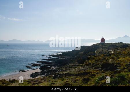 Alter Leuchtturm in Punta Robaleira, Cabo Home, Galicien, Spanien. Stockfoto