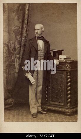 , Paris, FRANKREICH: Der französische Politiker Comte ALFRED PIERRE DE FALLOUX du Coudray (* um 11:11; † um 3:3). Foto von Katerine Bingham, Paris . - Foto Storiche - Foto storica - Porträt - Ritratto - CONTE - Graf - nobiltà francese - Adel - nobili francesi - Nobile - FRANCIA - MODA - MODE - OTTOCENTO - '800 - 800 - GESCHICHTE - FOTO STORICHE - POLITIK - POLITICO - Kragen Colletto - Krawatte - Krawatte - papillon - Bart - Barba - Hut - cappello a cilindro - -- Archivio GBB Stockfoto