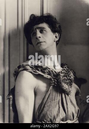 1900 Ca, Paris, Frankreich: Der französische Theaterschauspieler EDOUARD DE max ( geboren als Eduard-Alexandre Max, 14. februar 1869, Jassy, Rumänien - 28. oktober 1924 , Paris, Frankreich ). - THEATER - THEATER - Theater - Atore - Porträt - Ritratto - Homosexuell - Homosexualität - Omosesuale - omosessualità - LGBT - - SCHWULEN --- Archivio GBB Stockfoto