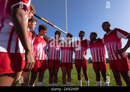 Rugbyspieler im Kreis Stockfoto