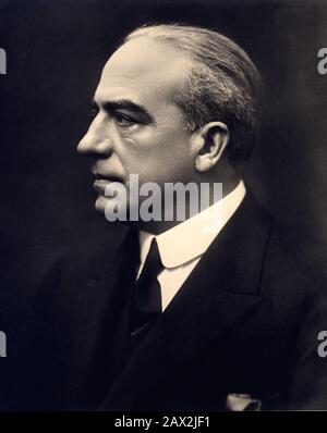 1935 Ca, ITALIEN: Der gefeierte italienische Musikkomponist UMBERTO GIORDANO ( Foggia - Milano 1948 ), Komponist von VERISMO-OPERN. Seine Meisterwerke waren ANDREA CHENIER und FEDORA . - OPERA LIRICA VERISTA - COMPOSITORE - MUSICA - Porträt - Ritratto - Krawatte - Krawatte - Kragen - Colletto - MUSICA CLASSICA - KLASSIK - OPER - COMPOSITORE LIRICO - Porträt - Ritratto - Profil - Profil - Musica - MUSICA - - - - - --- Archivio GBB Stockfoto