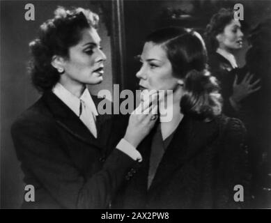 1945 , ITALIEN: Die italienischen Filmschauspielerinnen MARIA MICHI und GIOVANNA GALLETTI (links auf diesem Foto) in ROMA città APERTA ( Rom Open City ) von Roberto Rossellini - KINO - FILM - Film - Porträt - Ritratto - ANNI QUARANTA - 40 - RESISTENZA - Città - -- - Archivio GBB Stockfoto