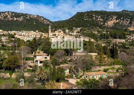 Das Dorf Valldemossa, im Nordwesten der Insel, Serra de Tramuntana, Mallorca, Spanien, Stockfoto