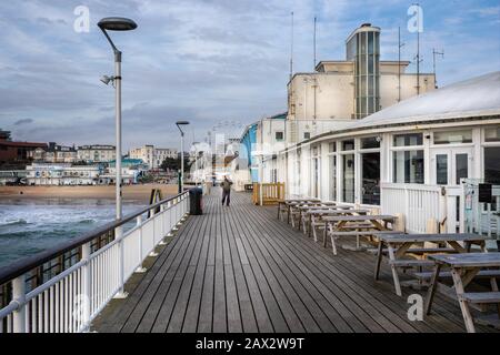 Blick auf Das Bournemouth Wheel and SEA Front vom Pier in Bournemouth, Dorset, Großbritannien am 7. Februar 2020 Stockfoto