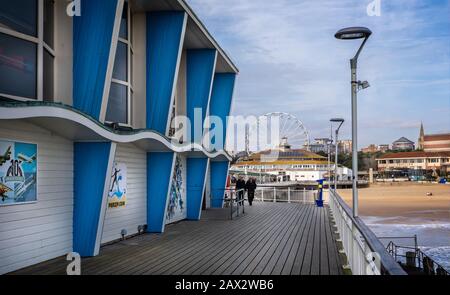 Blick auf Das Bournemouth Wheel and SEA Front vom Pier in Bournemouth, Dorset, Großbritannien am 7. Februar 2020 Stockfoto