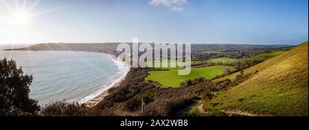 Panoramablick auf Swanage von der Spitze von ballard Auf Den Südwestküstenpfad in Dorset, Großbritannien Stockfoto