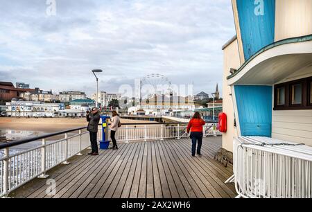 Blick auf Das Bournemouth Wheel and SEA Front vom Pier in Bournemouth, Dorset, Großbritannien am 7. Februar 2020 Stockfoto