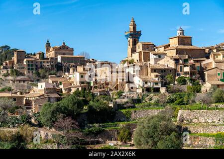 Das Dorf Valldemossa, im Nordwesten der Insel, Serra de Tramuntana, Mallorca, Spanien, Stockfoto