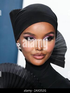 Beverly HILLS, LOS ANGELES, KALIFORNIEN, USA - 9. FEBRUAR: Halima Aden kommt zur Vanity Fair Oscar Party 2020, die am 9. Februar 2020 im Wallis Annenberg Center for the Performing Arts in Beverly Hills, Los Angeles, Kalifornien, USA abgehalten wird. (Foto von Xavier Collin/Image Press Agency) Stockfoto