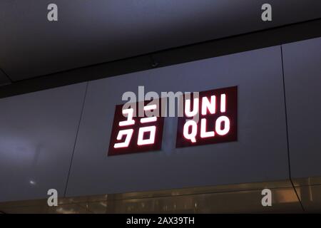 Denver, Colorado - 31. Dezember 2019: Uniqlo-Markenschild in Denver, Colorado Stockfoto