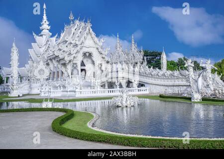 Weißer Tempel Wat Rong Khun in Chiang Rai, Thailand. Stockfoto