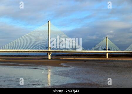 Die neue Mersey Gateway Bridge, die Widnes und Runcorn über den Fluss Mersey Estuary, Widnes, Cheshire, Großbritannien verbindet Stockfoto