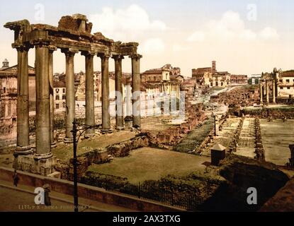 Ca. , ROMA, ITALIEN: DER FORI IMPERIALI, DER TEMPIO DI SATURNO. Photocrom Print Colors Rediged by Detroit Publishing Co. - CHIESA - ROME - LAZIO - ITALIA - FOTO STORICHE - GESCHICHTE - GEOGRAFIA - GEOGRAFIE ARCHITETTURA - ARCHITEKTUR - Rudere romano - ARCHEOLOGIA - ARCHÄOLOGIE --- Archivio GBB Stockfoto