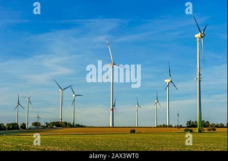 Windpark mit Windkraftanlagen, Waldwindpark Oberhochstatt, Weissenburg in Bayern, Altmühltal, Mittelfranken, Franken, Bayern, Deutschland Stockfoto