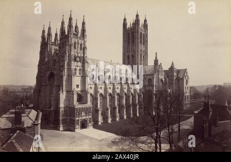 1875 CA, LONDON, GROSSBRITANNIEN: DIE KATHEDRALE VON CANTERBURY - INGHILTERRA - GRAND BRETAGNA - LONDRA - CATTEDRALE - ARCHITETTURA - ARCHITEKTUR - FOTO STORICHE - GESCHICHTSFOTOS - GEOGRAFIA - GEOGRAPHIE - VECCHIA - VECCHIA EUROPA - CHIESA - KIRCHE - STIL GOTICO - GOTIK - TUDOR - GLOCKENTÜRME - CAMPANILI - Campanile ---- Archivio GBB Stockfoto