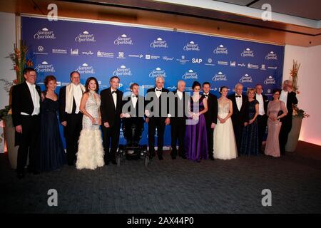Dirk Hilbert mit Ehefrau Su Yeon Hilbert, Armin Mueller-Stahl, Hans-Joachim Frey, Michael Kretschmer mit Freundin Annett Hofmann beim 15. SemperOpern Stockfoto