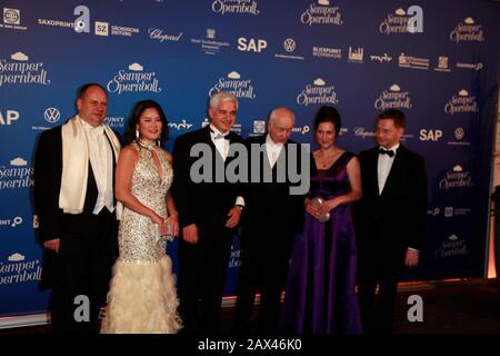 Dirk Hilbert mit Ehefrau Su Yeon Hilbert, Armin Mueller-Stahl, Hans-Joachim Frey, Michael Kretschmer mit Freundin Annett Hofmann beim 15. SemperOpern Stockfoto