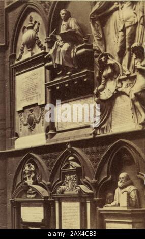 1875 Ca, LONDON, GROSSBRITANNIEN: Die WESTMINSTER ABBEY, Die Poets Corner mit Grabmälern von Geoffrey Chaucer, Edmund Spenser, John Dryden, Tennyson, Robert Browning und John Masefield. Viele Schriftsteller, darunter William Camden, Dr. Samuel Johnson, Charles Dickens, Richard Brinsley Sheridan, Rudyard Kipling und Thomas Hardy, sind hier ebenfalls begraben. Lord Byron zum Beispiel, dessen Lebensstil einen Skandal verursachte, obwohl seine Poesie viel bewundert wurde, starb im Jahr 1824, erhielt aber schließlich erst 1969 ein Denkmal. Auch William Shakespeare, 1616 in Stratford-upon-Avon begraben, musste bis vor dem Jahr 1740 warten Stockfoto