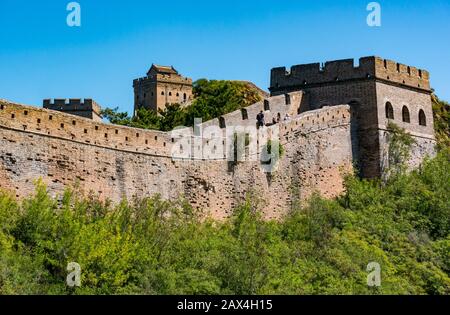 Ming-Dynastie Jinshanling Chinesische Mauer bei sonnigem Wetter, Provinz Hebei, China, Asien Stockfoto