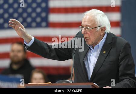 US-Senator Bernie Sanders, Unabhängig von Vermont, spricht in Ringe, N. H., USA, während der Presidential Primärokampagne von New Hampshire. Stockfoto