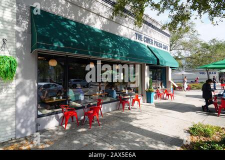 St. PETERSBURG, FL -24 JAN 2020 - Blick auf die Central Avenue im Stadtzentrum von St. Pete, Florida, Vereinigte Staaten. Stockfoto