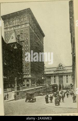 Valentine's City of New York; ein Reiseführer mit sechs Karten und einhundertsechsundsechzig ganzseitigen Bildern. D Pershing Square Diese Durchgangsstraße hat sich in den letzten Jahren enorm erweitert. Es ist die Hauptschlagader der GrandCentral Terminal Zone und seine wunderbare Akzessionsarterie hat dazu geführt, dass sich eine eigene Gemeinde aufbaut. In der bescheidenen Sprache von John MCE. Bogen-Mann, es ist das Herz der Welt. Die General Wingatesprachtvolle Victory Hall soll die ParkAvenue Ecke Pershing Square besetzen. Auch die neue Viadukttis wurde fertiggestellt. Es ist ein wichtiger Abschnitt von NewYork. Vier Stockfoto