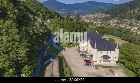 Luftaufnahme des Landguts Bukovje in der Stadt Dravograd in Slowenien Stockfoto