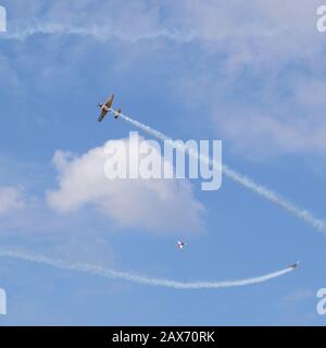 Yak-52-Formation in Bukarest, Rumänien, 15. September 2018 - Crangasi Air Show Stockfoto