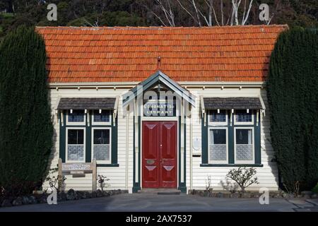 Akaroa, CHRISTCHURCH/NEUSEELAND - 9. SEPTEMBER 2017: [Akaroa Coronation Library ist als neuseeländischer Historischer Ort registriert.] Stockfoto