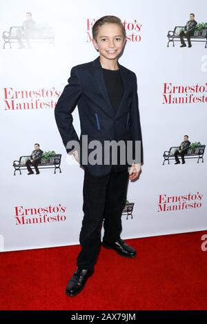 Premiere von Ernestos Manifest in den TCL Chinese 6 Theatern in Hollywood, Kalifornien am 9. Januar 2020 Mit Daniel Svediani Where: Hollywood, Kalifornien, Vereinigte Staaten When: 10 Jan 2020 Credit: Sheri Determan/WENN.com Stockfoto