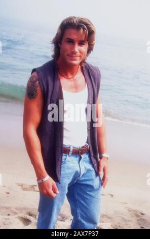 Malibu, Kalifornien, USA 7. Juli 1995 Schauspieler Jaason Simmons besucht die "Clueless"-Premiere am 7. Juli 1995 in Leo Carrillo Beach in Malibu, Kalifornien, USA. Foto von Barry King/Alamy Stock Photo Stockfoto