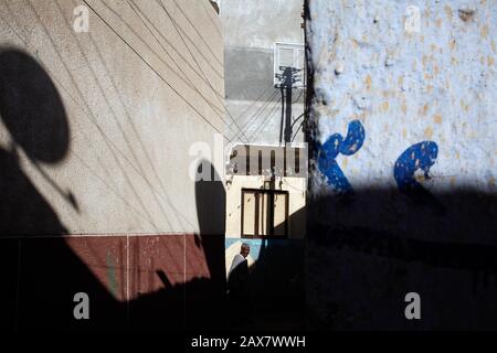 Assuan ist eine Stadt im Süden Ägyptens, steht am Ostufer des Nils am ersten Katarakt und ist ein vielbeschäftigtes Markt- und Touristenzentrum. Stockfoto