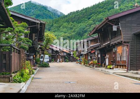 Narai, Japan - 6. September 2016: Hauptstraße in der historischen Poststadt Narai im Kiso-Tal, Präfektur Nagano Stockfoto