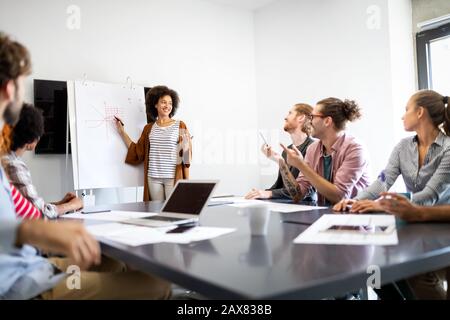 Business Meeting und Teamarbeit von Geschäftsleuten Stockfoto