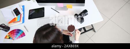 Talentierte Künstlerin Frau im Büro Stockfoto