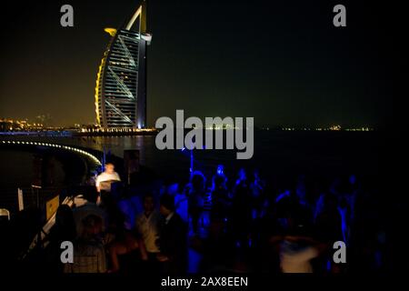 Ein sehr ikonischer Blick von der 360 Bar im Jumeirah Beach Hotel, Dubai, VAE. Stockfoto