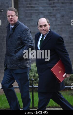 Außenminister für Schottland Alister Jack (links) und Verteidigungsminister Ben Wallace treffen in Downing Street, London, zu einem Treffen des Kabinetts ein. Stockfoto