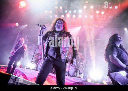 Oslo, Norwegen. Februar 2020. Die amerikanische Thrash-Metal-Band Testaments führt ein Live-Konzert in Rockefeller in Oslo durch. Hier ist Sänger Chuck Billy live auf der Bühne zu sehen. (Foto: Gonzales Foto - Terje Dokken). Stockfoto