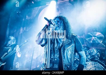 Oslo, Norwegen. Februar 2020. Die amerikanische Thrash-Metal-Band Testaments führt ein Live-Konzert in Rockefeller in Oslo durch. Hier ist Sänger Chuck Billy live auf der Bühne zu sehen. (Foto: Gonzales Foto - Terje Dokken). Stockfoto