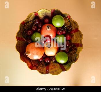Früchte in einer Schüssel. Stockfoto