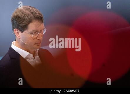 11. Februar 2020, Baden-Württemberg, Stuttgart: OLA Källenius, Vorstandsvorsitzender der Daimler AG, spricht auf der Jahres-Pressekonferenz der Daimler AG. Foto: Marijan Murat / dpa Stockfoto